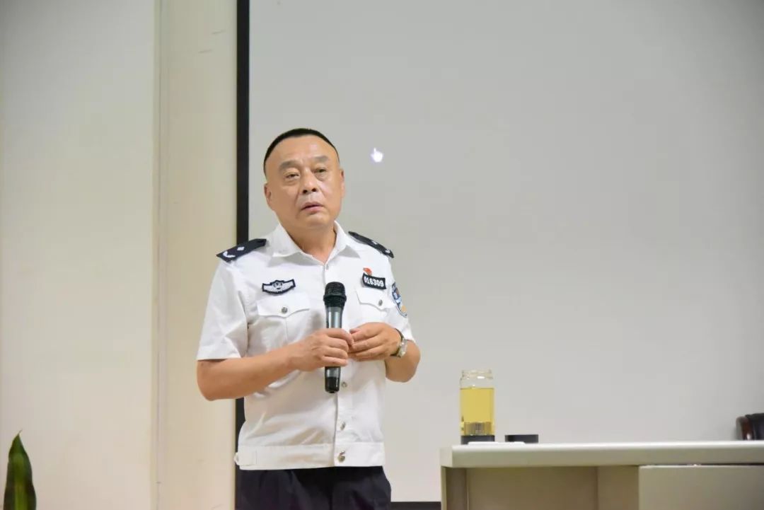 北京警察学院校长图片